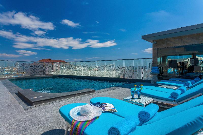 Centara Life Avenue Hotel Pattaya - Havuz