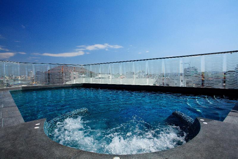 Centara Life Avenue Hotel Pattaya - Havuz