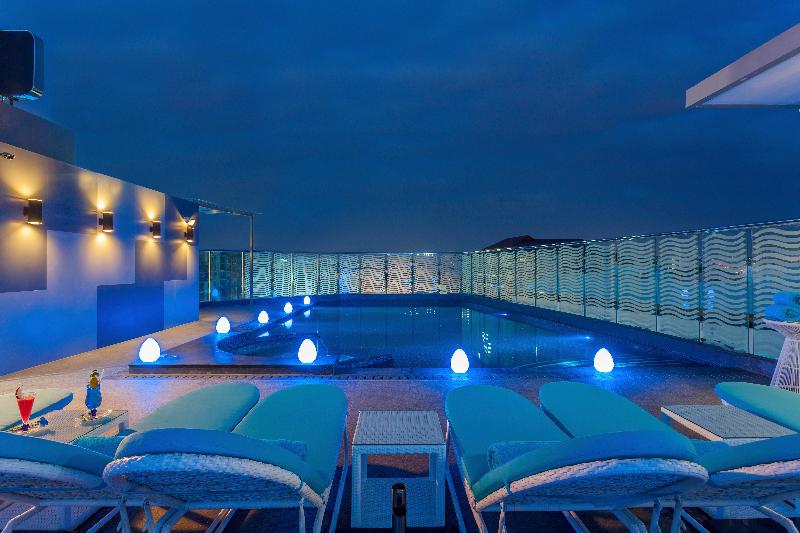 Centara Life Avenue Hotel Pattaya - Havuz