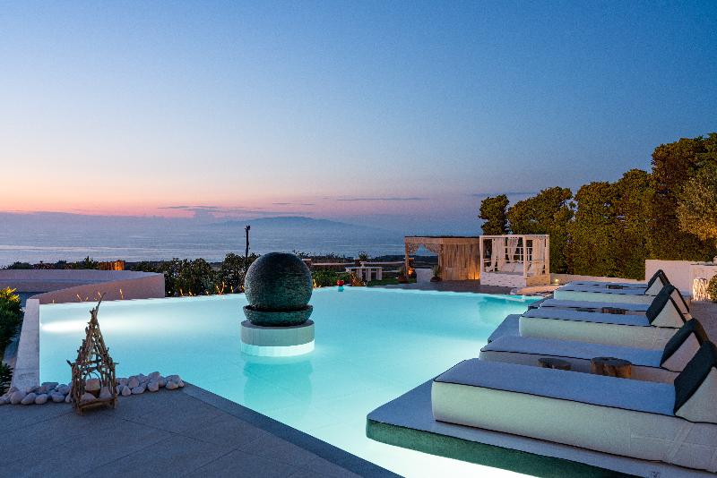 Oia Sunset Villas - Havuz