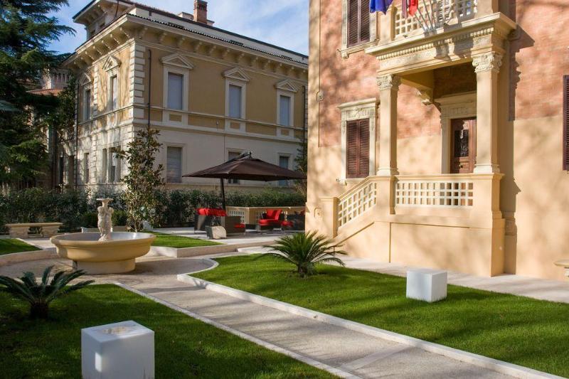 UNA HOTELS Villa dei Platani Foligno - Genel
