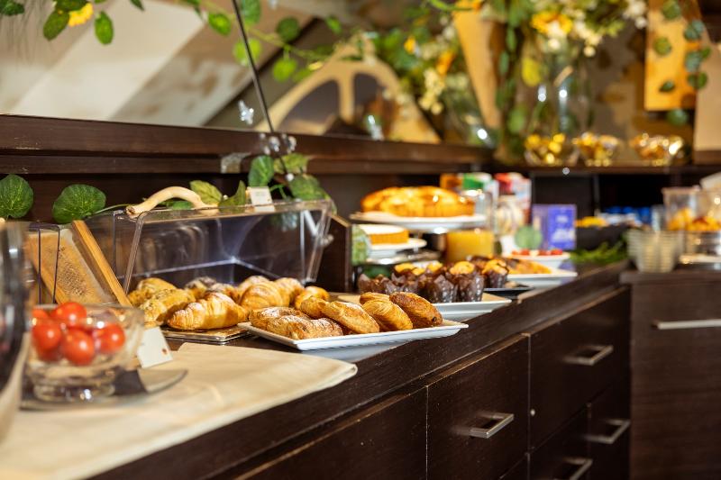 UNA HOTELS Villa dei Platani Foligno - Genel