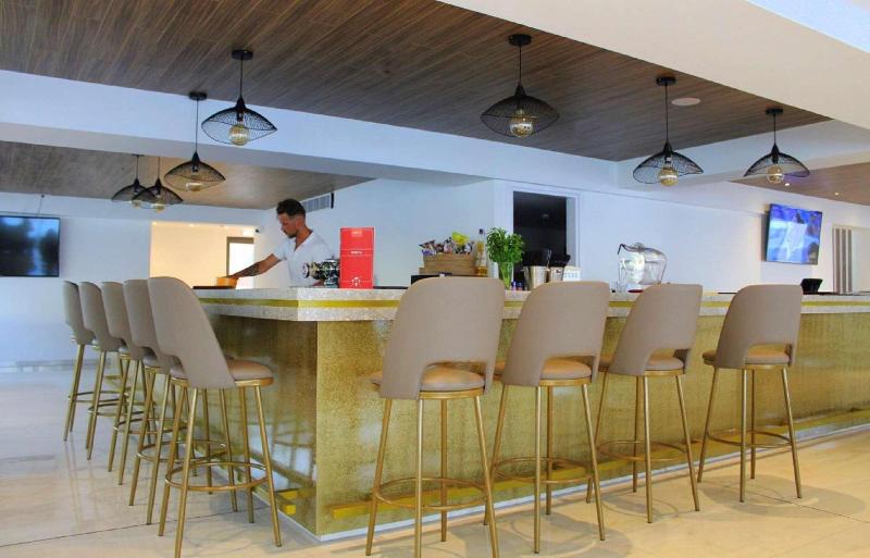 Piere Anne Beach Hotel - Bar