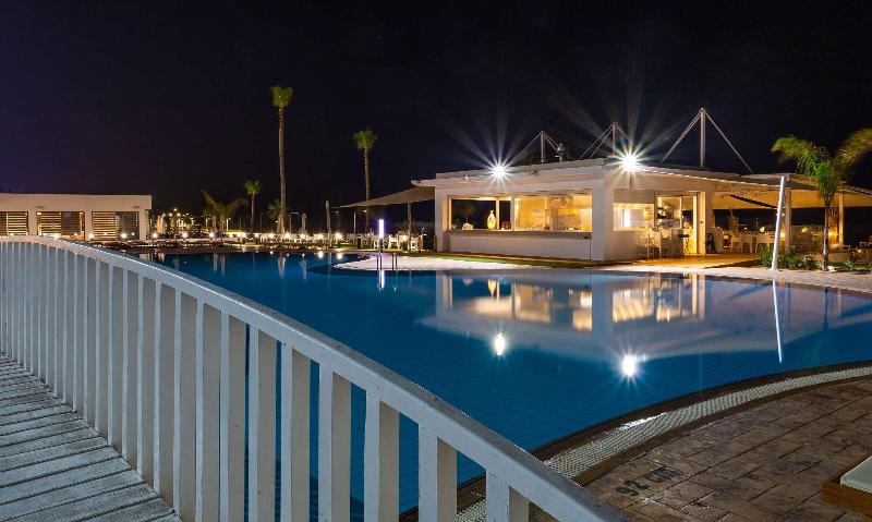 Piere Anne Beach Hotel - Havuz