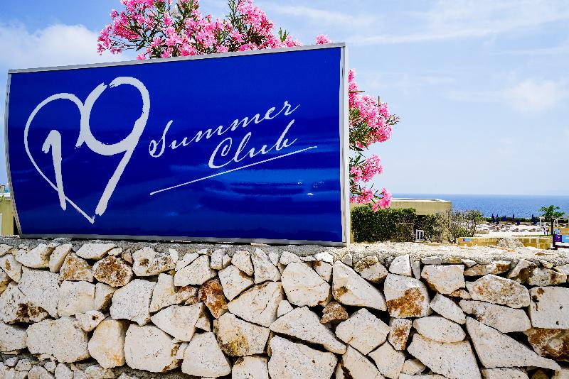 19 Summer Suites - Havuz