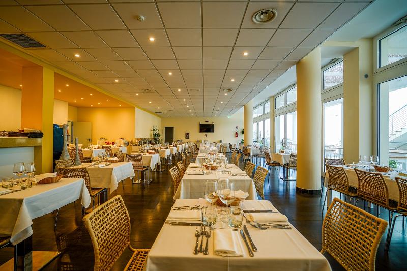 19 Summer Suites - Restoran