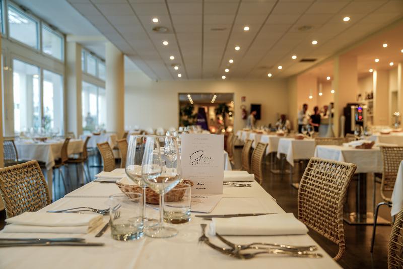 19 Summer Suites - Restoran
