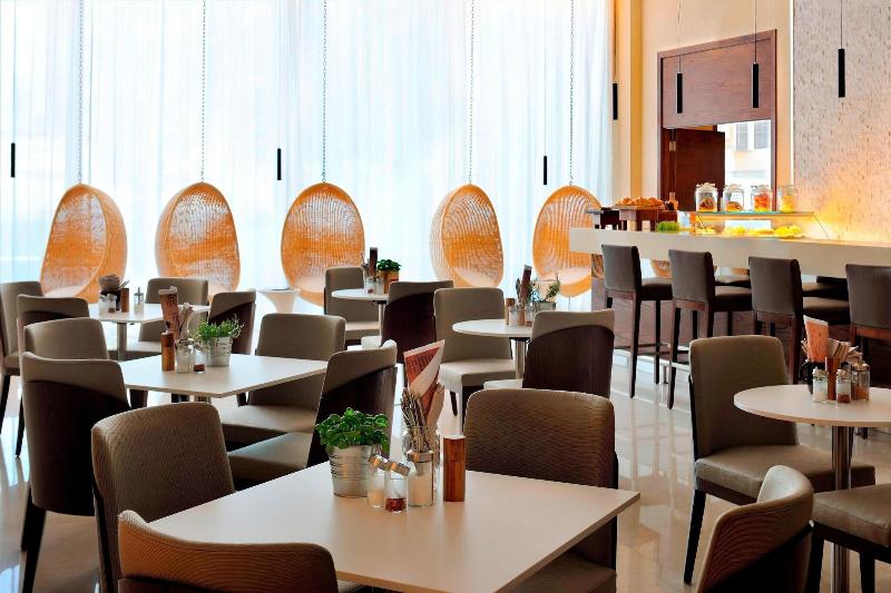 Courtyard World Trade Center, Abu Dhabi - Restoran