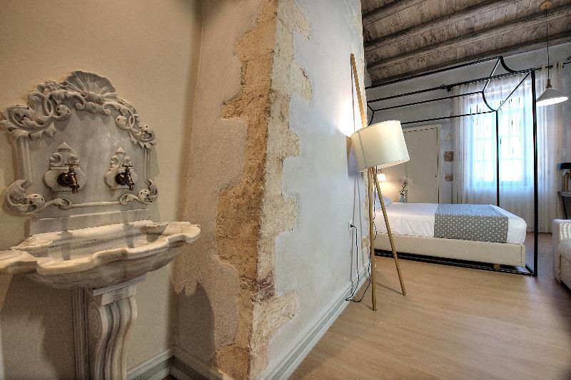 Elia Zampeliou Boutique Hotel - Oda