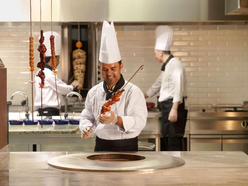 Movenpick Hotel & Residences Hajar Tower Makkah - Restoran