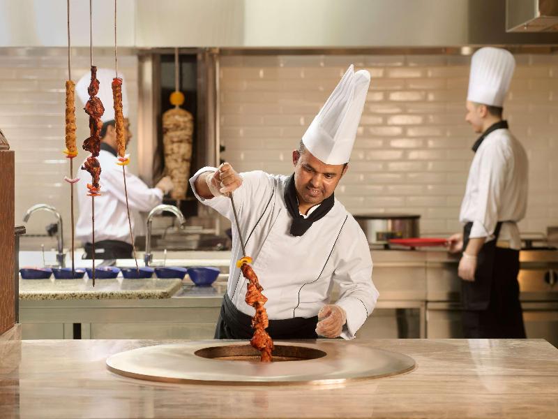 Movenpick Hotel & Residences Hajar Tower Makkah - Restoran