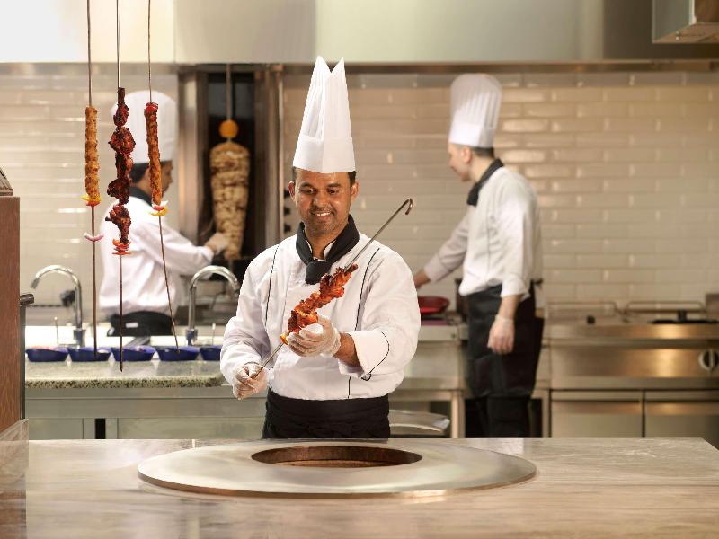 Movenpick Hotel & Residences Hajar Tower Makkah - Restoran