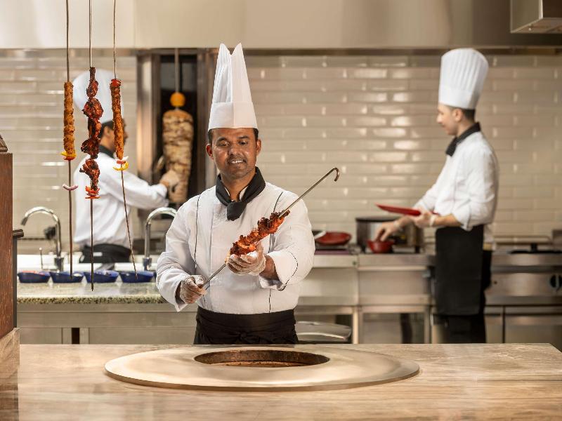 Movenpick Hotel & Residences Hajar Tower Makkah - Restoran