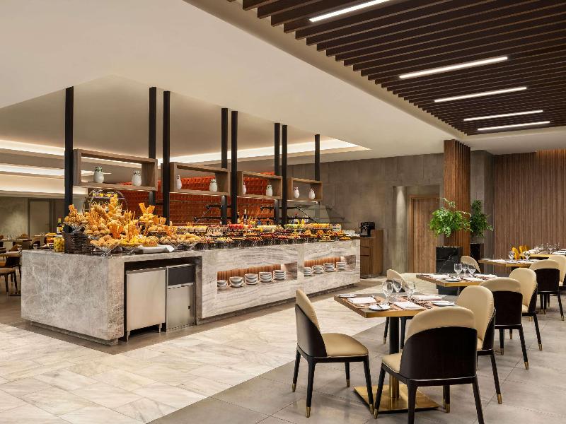 Movenpick Hotel & Residences Hajar Tower Makkah - Restoran