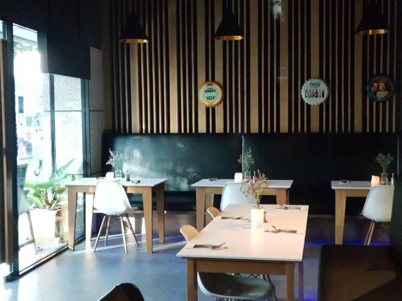 Bizotel Bangkok - Bar