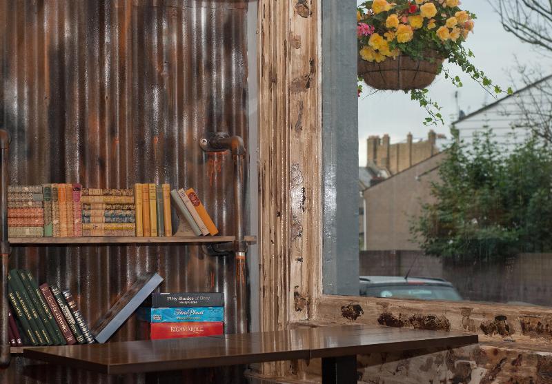 Book a Bed Hostels - Lobi