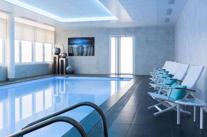 AC Hotel by Marriott Paris Le Bourget Airport - Havuz