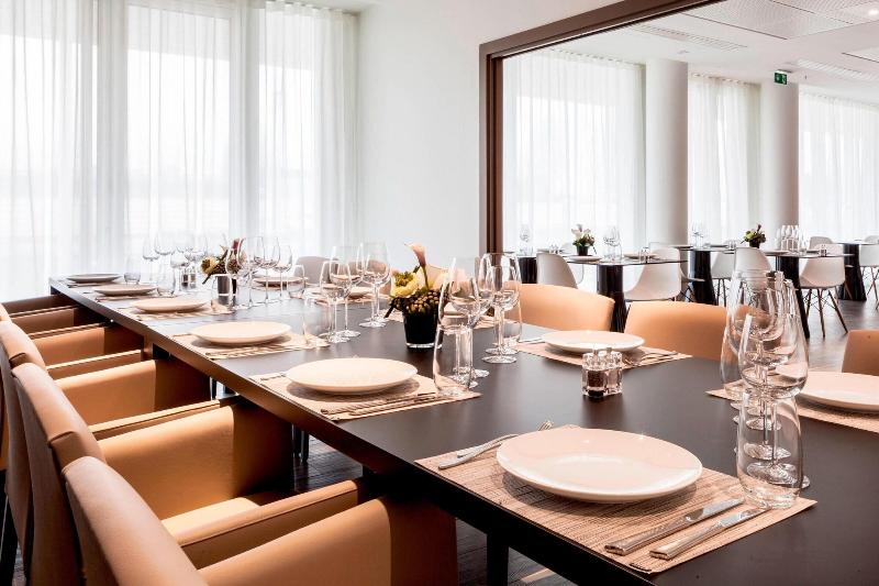 AC Hotel by Marriott Paris Le Bourget Airport - Restoran