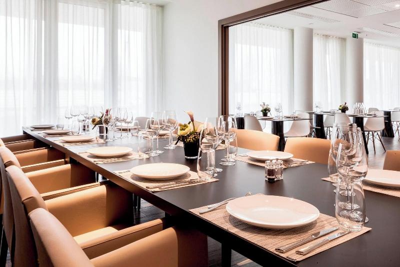 AC Hotel by Marriott Paris Le Bourget Airport - Restoran
