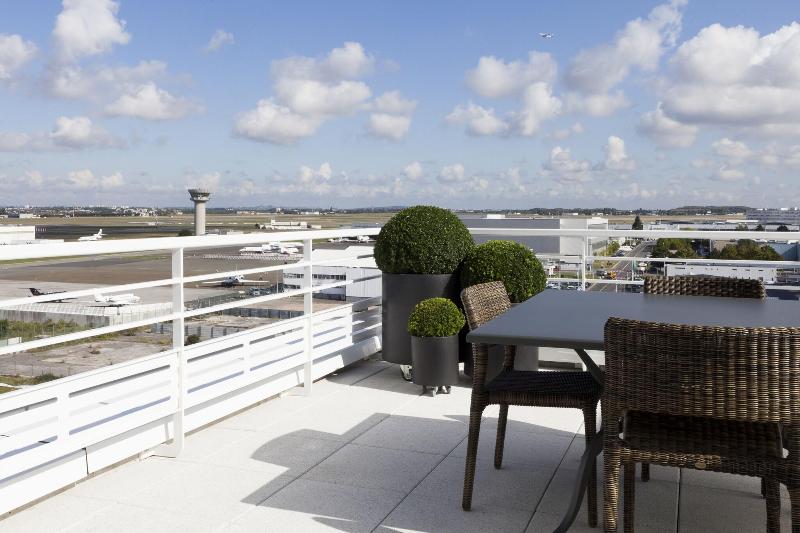 AC Hotel by Marriott Paris Le Bourget Airport - Teras