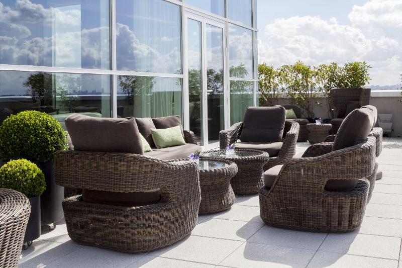 AC Hotel by Marriott Paris Le Bourget Airport - Teras