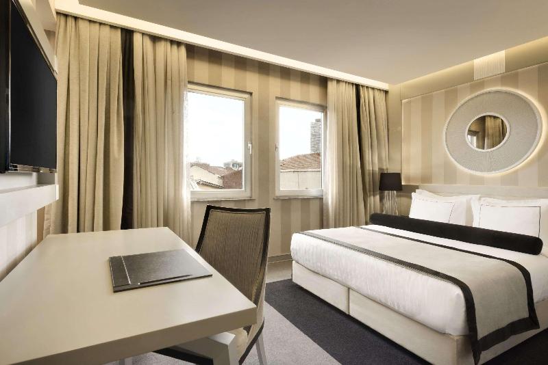 Ramada Hotel & Suites By Wyndham Istanbul Sisli - Oda