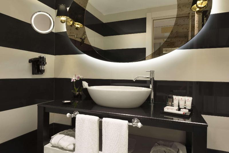 Ramada Hotel & Suites By Wyndham Istanbul Sisli - Oda