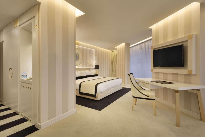 Ramada Hotel & Suites By Wyndham Istanbul Sisli - Oda