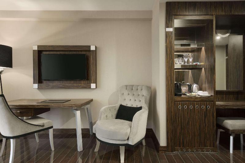 Ramada Hotel & Suites By Wyndham Istanbul Sisli - Oda