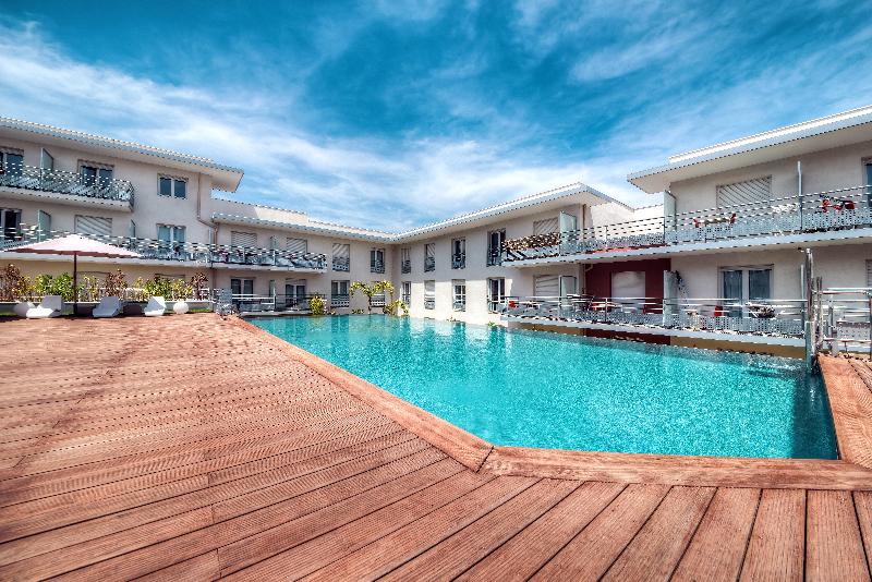 Comfort Aparthotel Antibes Le Maestria - Havuz