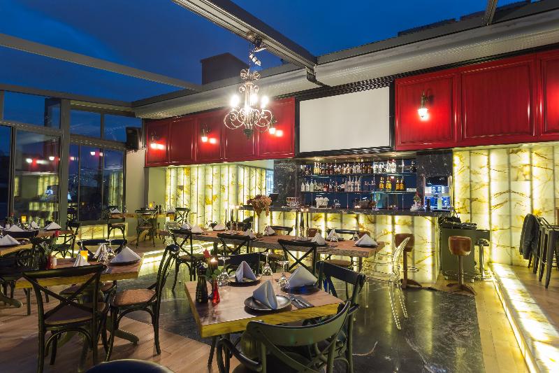 Check Inn Hotel - Bar