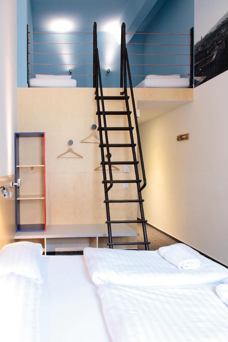 Maverick City Lodge - Genel