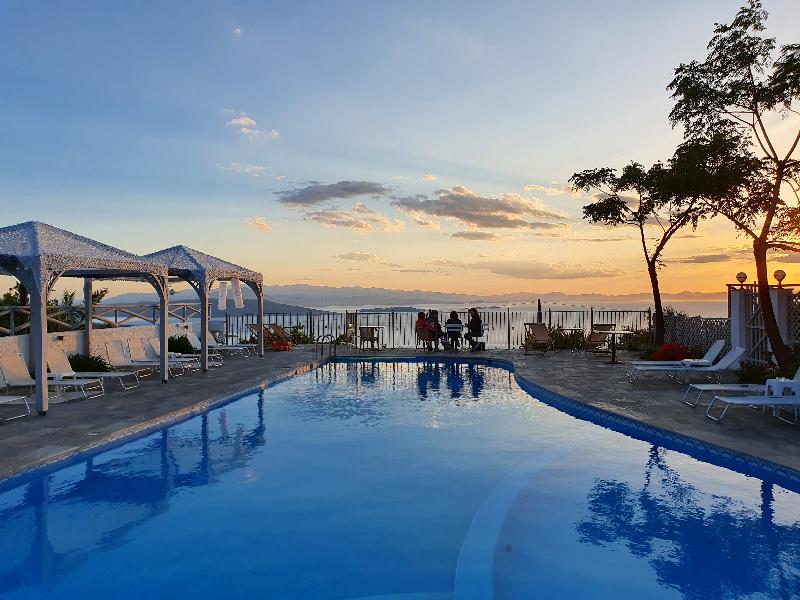 Lagou Raxi Country Hotel - Teras