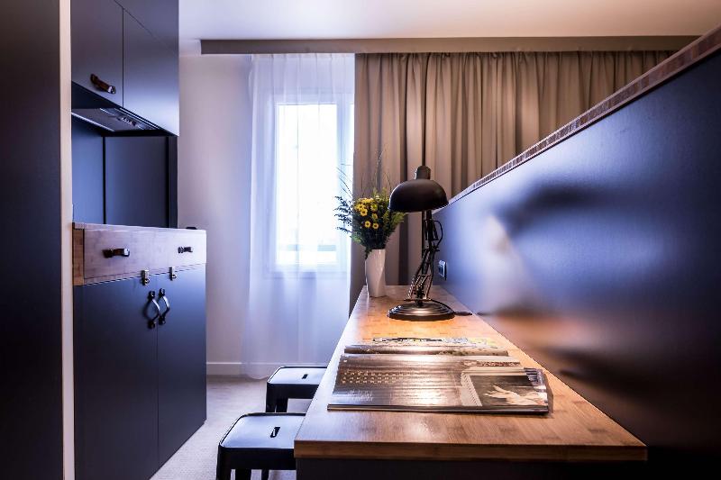 Best Western Plus Suitcase Paris La Defense - Oda