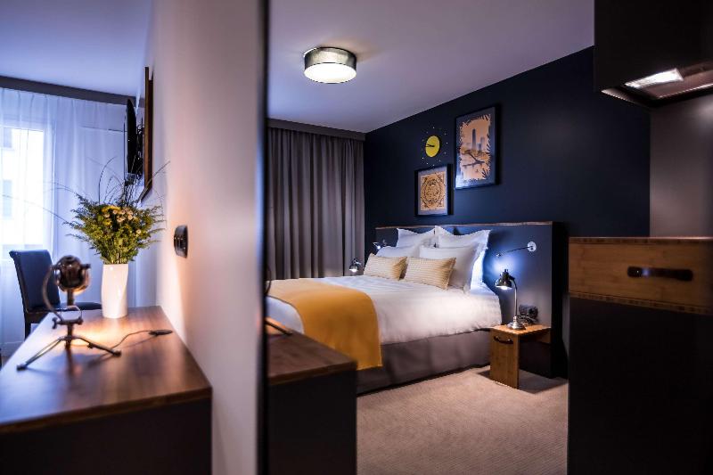 Best Western Plus Suitcase Paris La Defense - Oda
