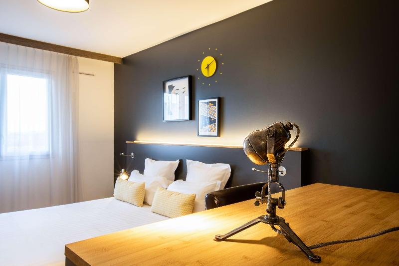 Best Western Plus Suitcase Paris La Defense - Oda