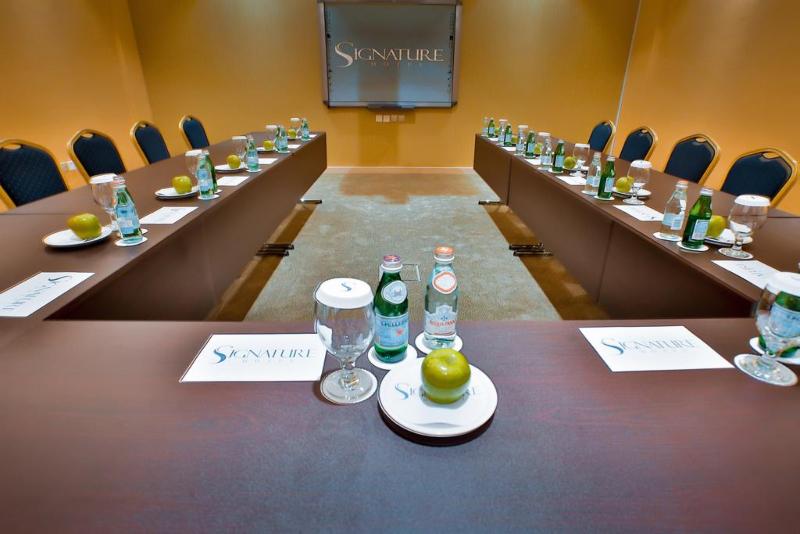 Signature Hotel Al Barsha - Toplantı