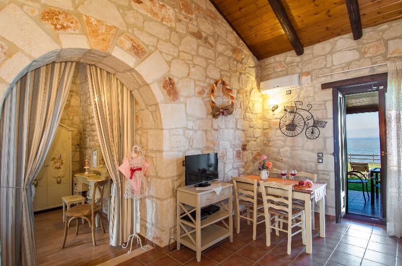 Kavos Psarou Villas - Oda