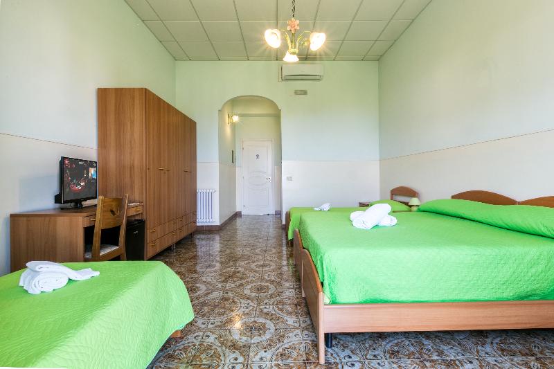 Sisters' Hostel - Oda