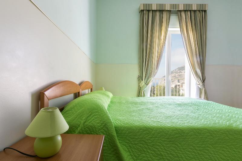 Sisters' Hostel - Oda