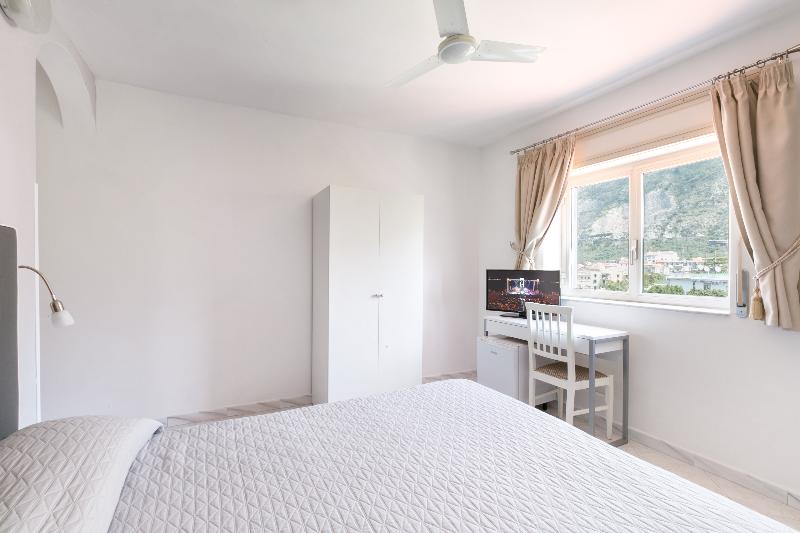 Sisters' Hostel - Oda