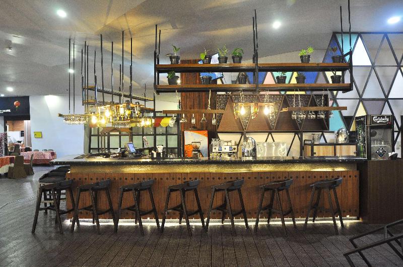 Golden Tulip Pontianak - Bar