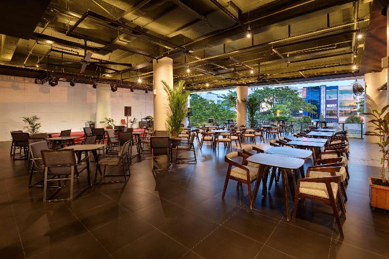 Golden Tulip Pontianak - Bar