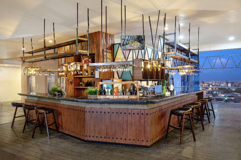 Golden Tulip Pontianak - Bar