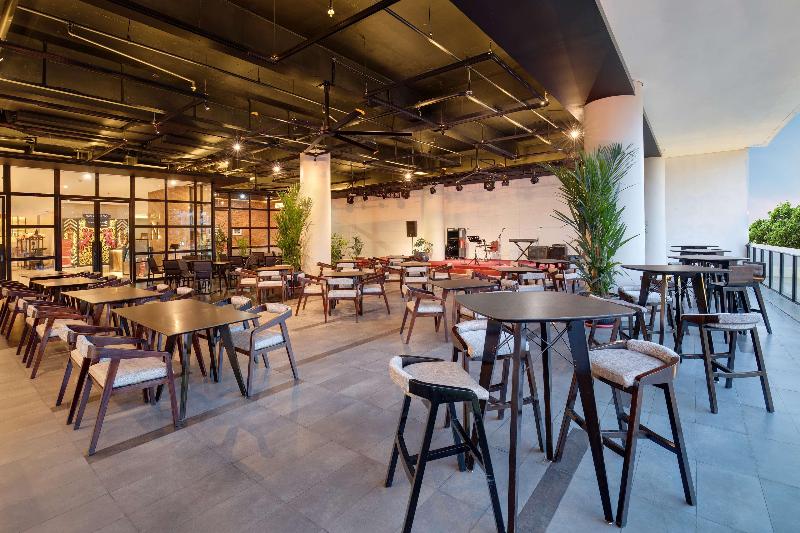 Golden Tulip Pontianak - Bar