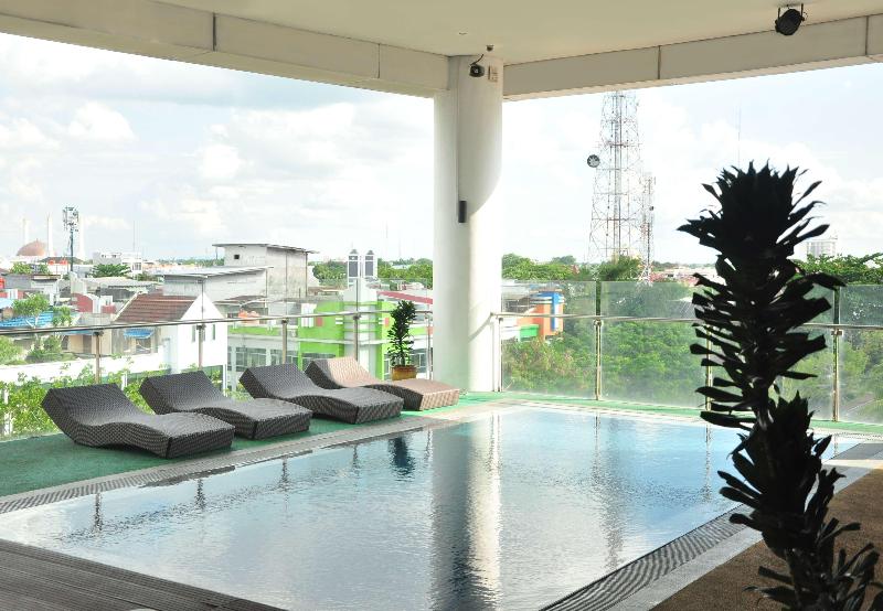 Golden Tulip Pontianak - Havuz