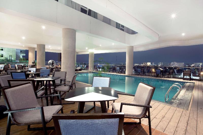 Golden Tulip Pontianak - Havuz