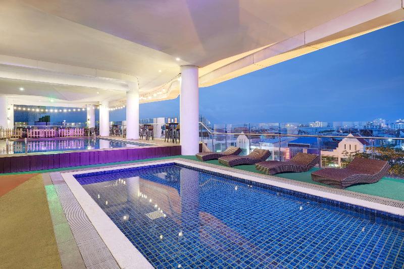 Golden Tulip Pontianak - Havuz