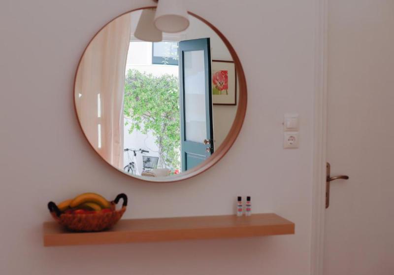 Twin House - Lobi