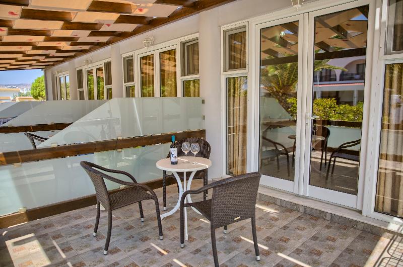 Alia suites & Alia beachfront suites and spa - Oda